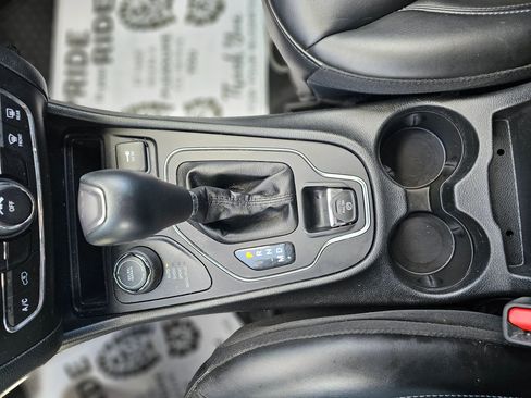 Used 2020 Jeep Cherokee Latitude Plus w/ Cold Weather Group image 24