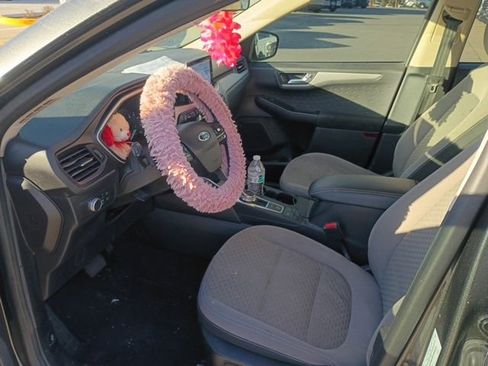 Used 2020 Ford Escape SE image 13