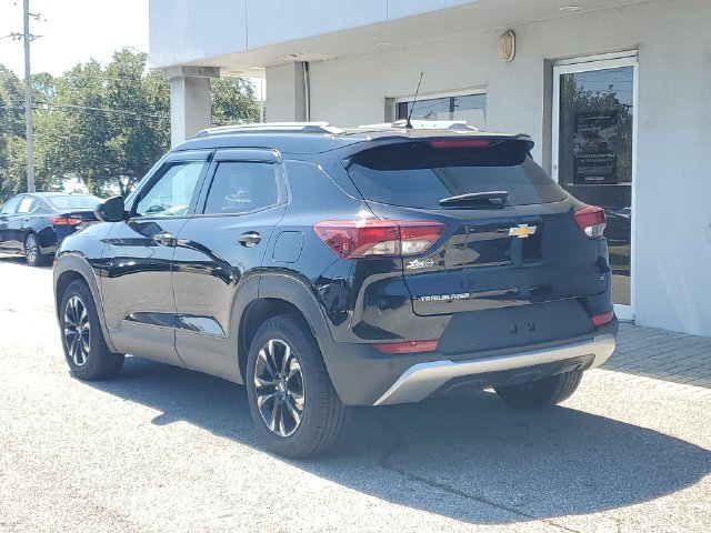 Used 2022 Chevrolet TrailBlazer LT w/ Convenience Package FWD image 2