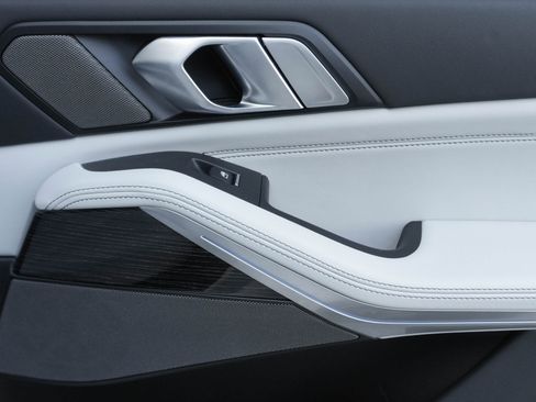 Certified 2025 BMW X5 M60i w/ Executive Package image 30