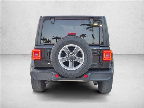 Used 2018 Jeep Wrangler Unlimited Sahara AWD/4WD image 6