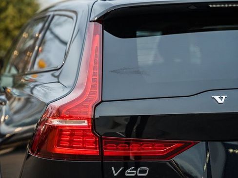 Used 2023 Volvo V60 B5 Cross Country Plus image 7