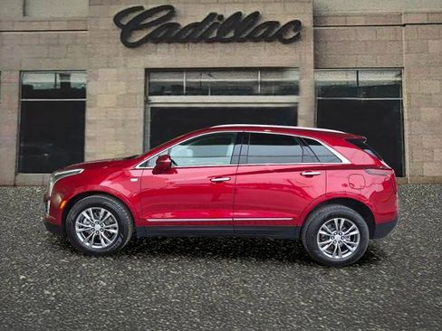 Used 2023 Cadillac XT5 Premium Luxury image 2