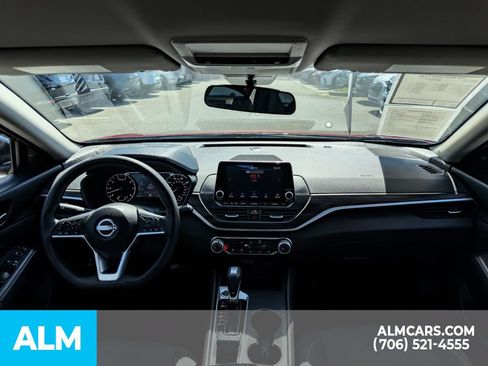 Used 2025 Nissan Altima 2.5 SV FWD image 8