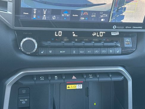 Used 2023 Toyota Tundra Limited image 18