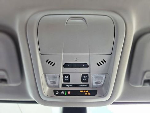 Used 2023 GMC Acadia SLT FWD image 26