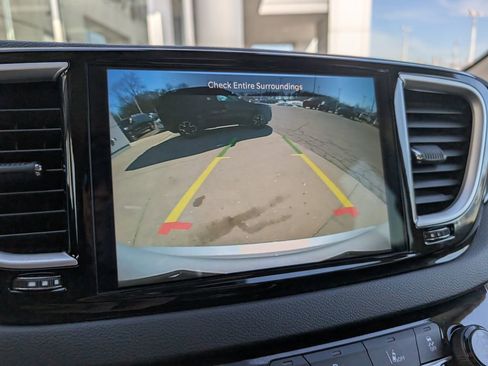 Used 2024 Chrysler Pacifica Touring-L image 26