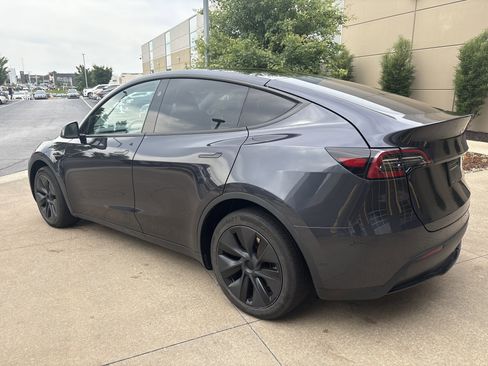 Used 2024 Tesla Model Y Long Range AWD/4WD image 8