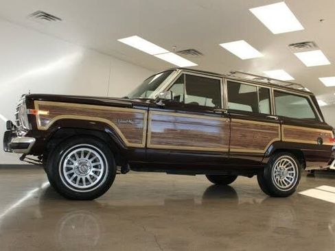 Used 1989 Jeep Grand Wagoneer image 12