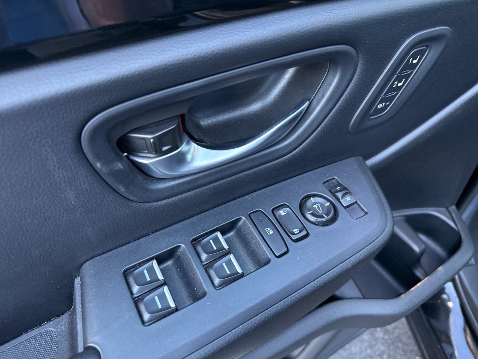 Used 2025 Honda Pilot EX-L image 22