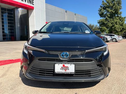 Used 2025 Toyota Corolla LE image 4