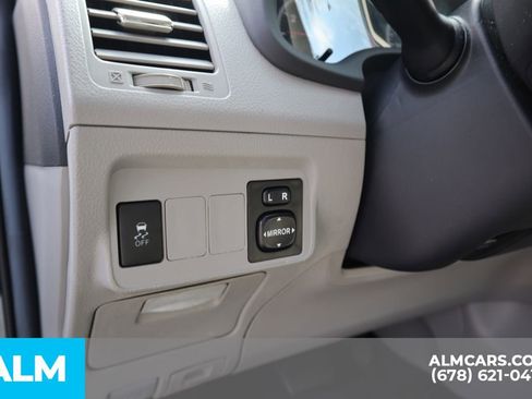 Used 2013 Toyota Corolla LE image 16