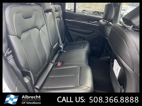New 2025 Jeep Grand Cherokee Limited w/ Luxury Tech Group II image 14