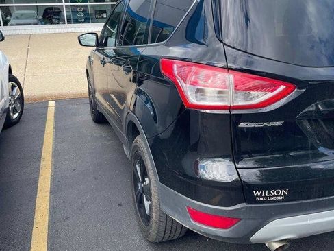 Used 2016 Ford Escape SE FWD image 2