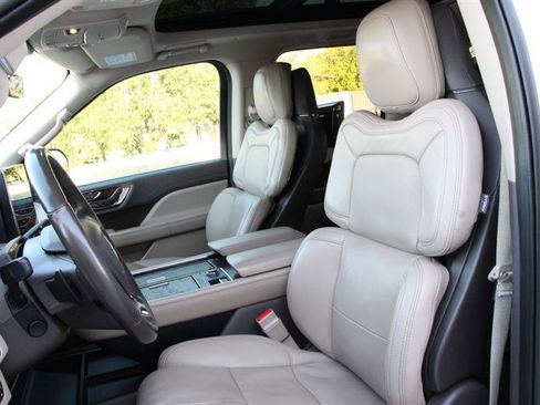 Used 2022 Lincoln Navigator L Reserve AWD/4WD image 11