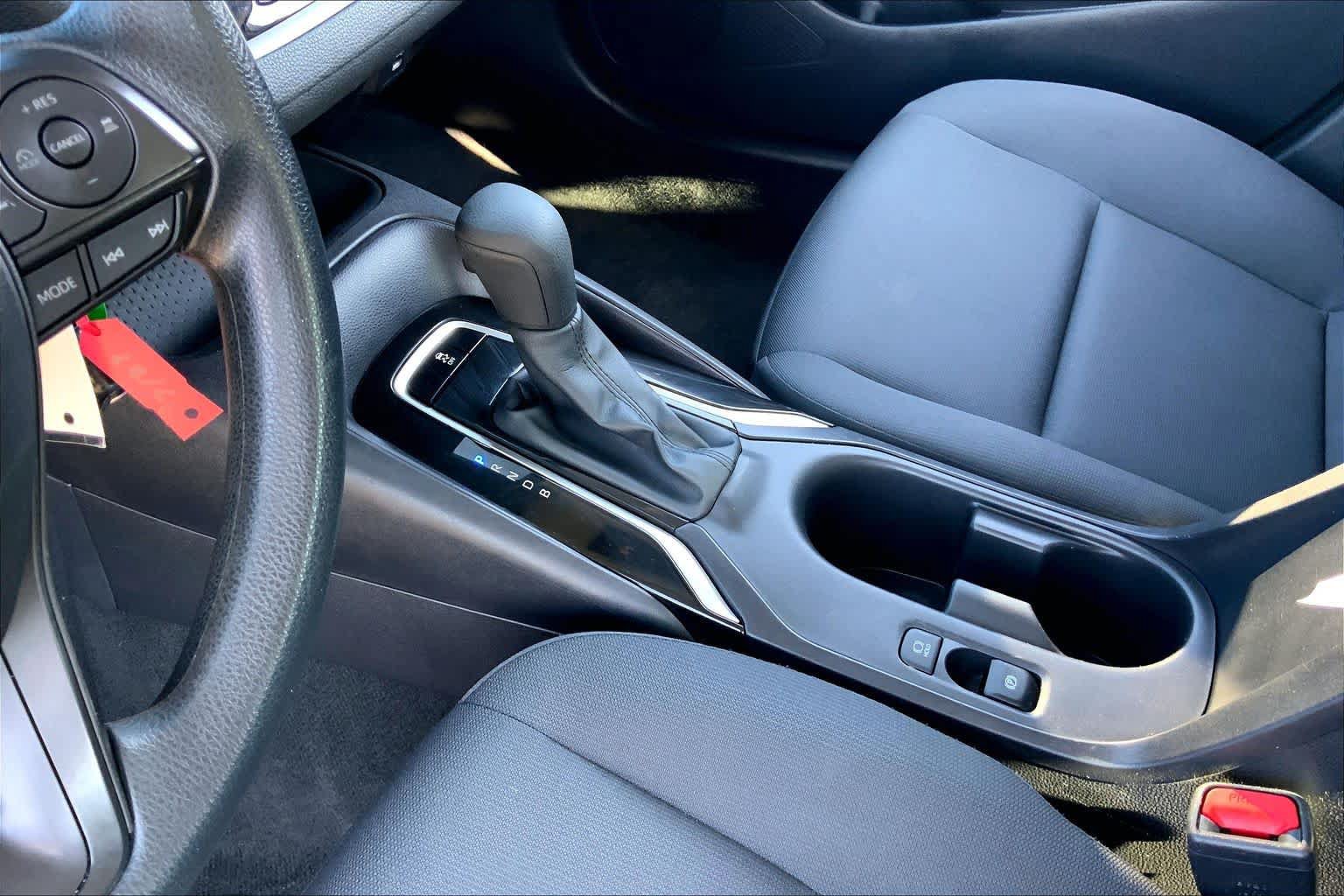 Used 2025 Toyota Corolla LE FWD image 16