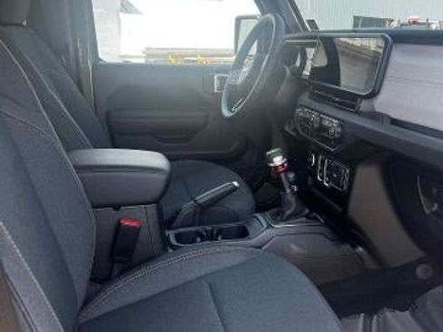 Used 2025 Jeep Wrangler Sport AWD/4WD image 4