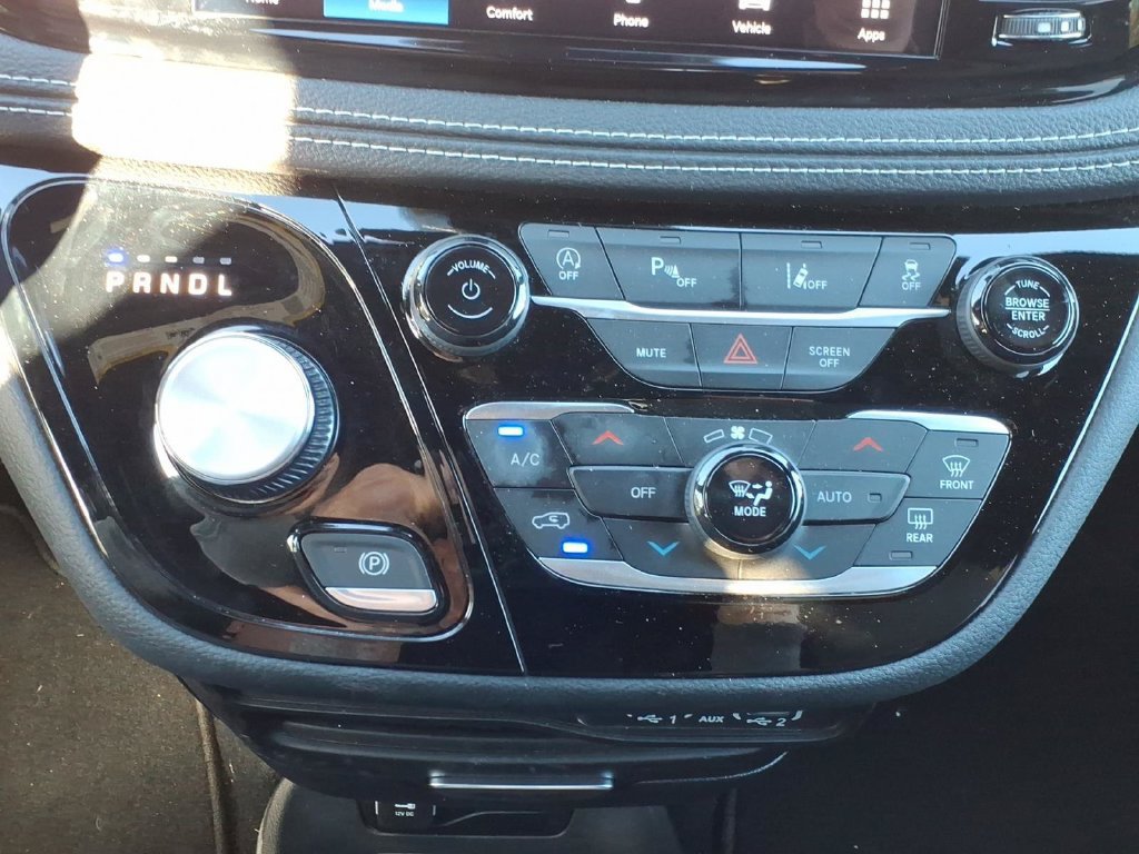 Used 2025 Chrysler Pacifica Select FWD image 18
