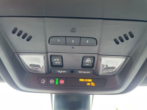 Used 2023 Chevrolet Blazer Premier image 33