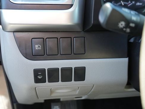 Used 2017 Toyota Highlander LE FWD image 23