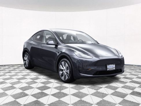 Used 2024 Tesla Model Y Long Range image 14
