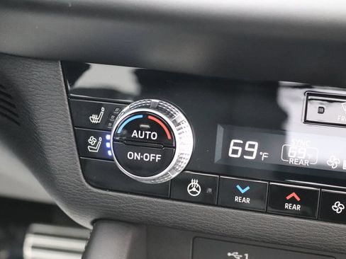 Used 2025 Mitsubishi Outlander SEL AWD/4WD image 6