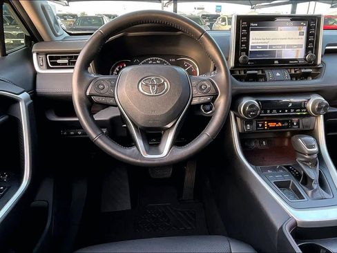 Used 2019 Toyota RAV4 Limited w/ Cold Weather Package FWD image 6