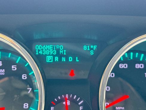 Used 2011 Chevrolet Traverse LT w/ Personal Connectivity Package FWD image 11