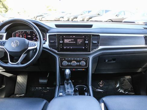 Used 2022 Volkswagen Atlas SE w/ Black Wheel Package image 12