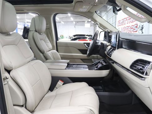 Used 2021 Lincoln Navigator L Reserve w/ Luxury Package image 17