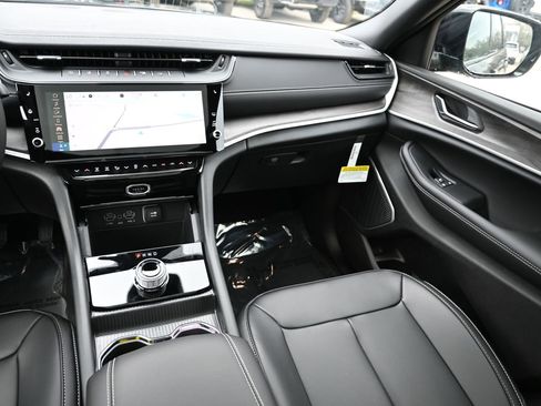 New 2026 Jeep Grand Cherokee L Limited image 16