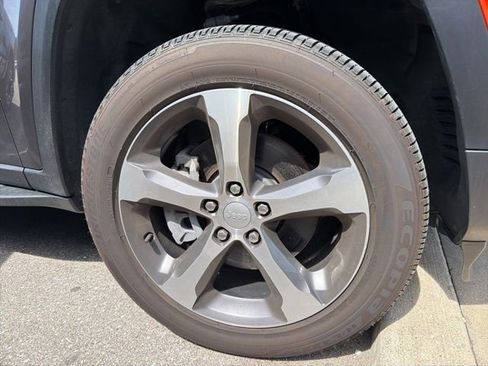 Used 2024 Jeep Grand Cherokee L Limited w/ Luxury Tech Group II image 10