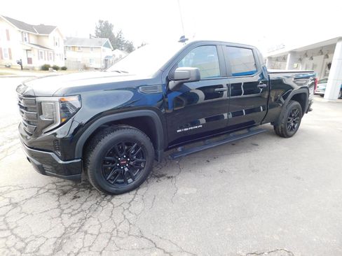 Used 2023 GMC Sierra 1500 Pro w/ Graphite Edition image 3
