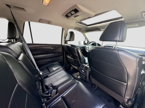 Certified 2018 Honda Pilot Touring image 32