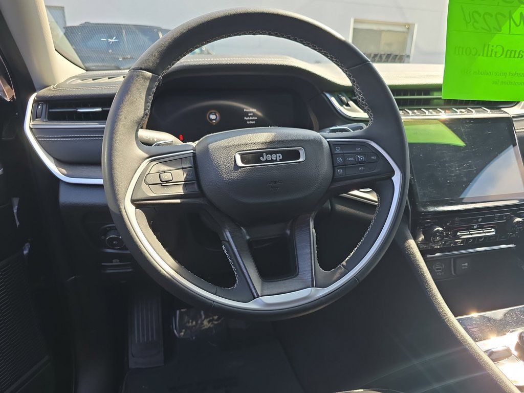 Used 2023 Jeep Grand Cherokee L Limited AWD/4WD image 30