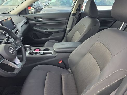 Used 2025 Nissan Altima 2.5 SV FWD image 9