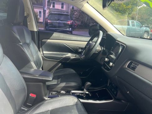 Used 2020 Mitsubishi Outlander SEL image 4