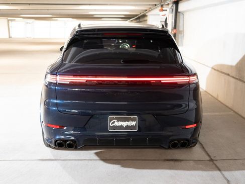 Used 2024 Porsche Cayenne Turbo AWD/4WD image 11