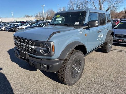 New 2025 Ford Bronco Badlands image 3