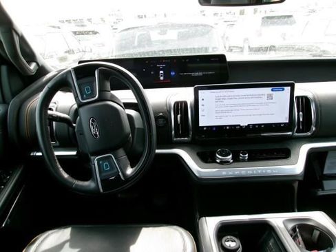 Used 2025 Ford Expedition Tremor image 9