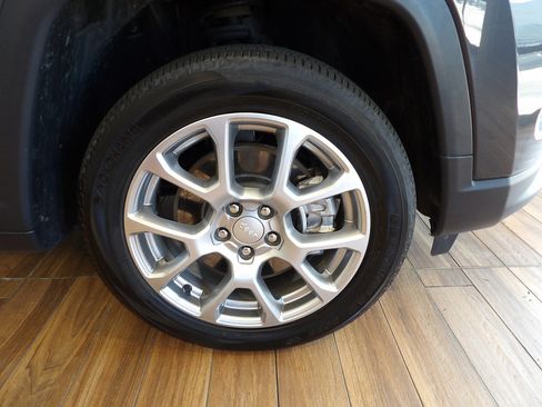 Used 2024 Jeep Compass Latitude AWD/4WD image 4