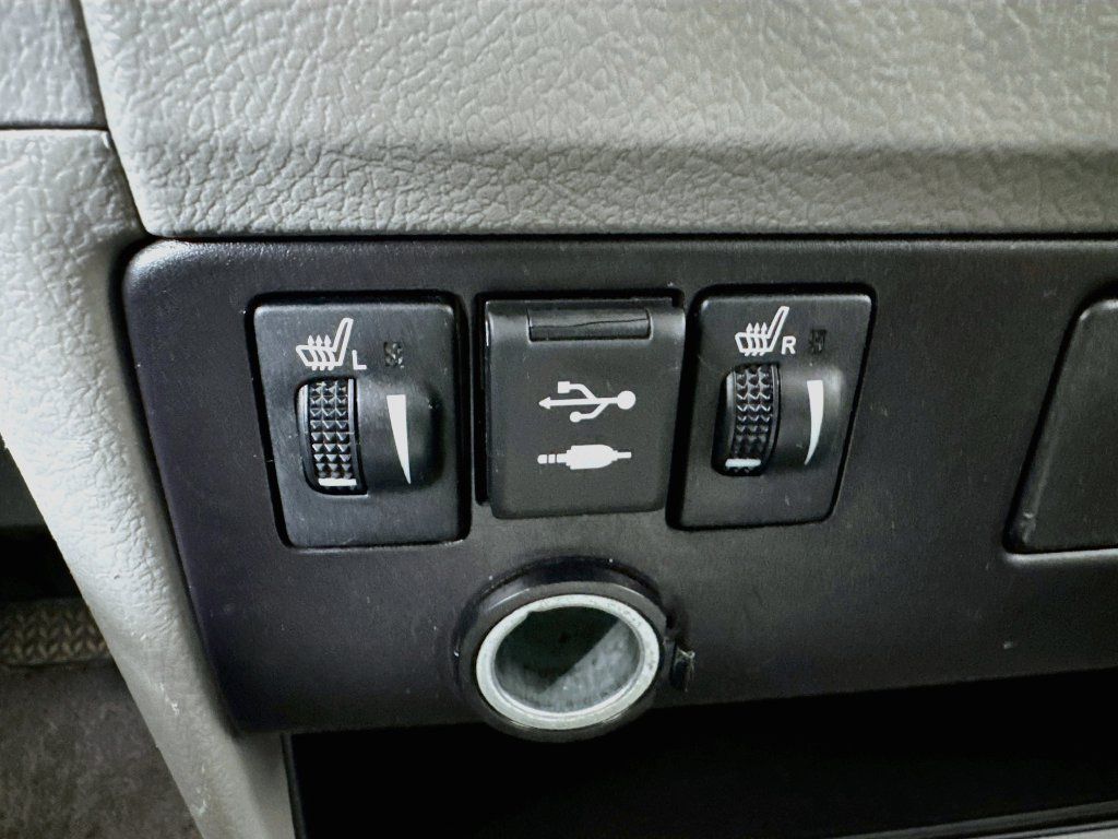 Used 2018 Toyota Sienna Limited FWD image 19