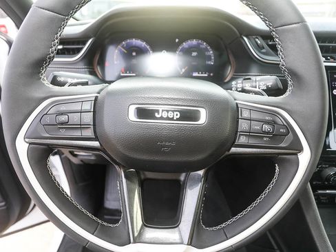 Used 2023 Jeep Grand Cherokee Altitude image 15