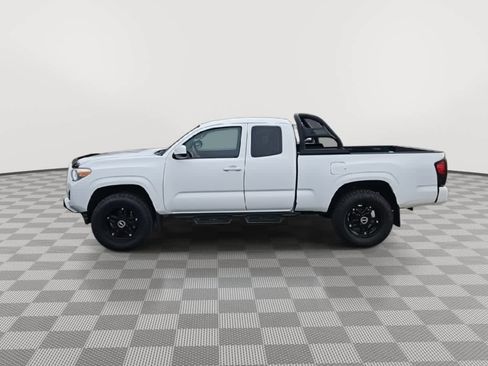 Used 2018 Toyota Tacoma SR image 5