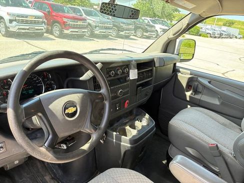 Used 2015 Chevrolet Express 2500 RWD image 13