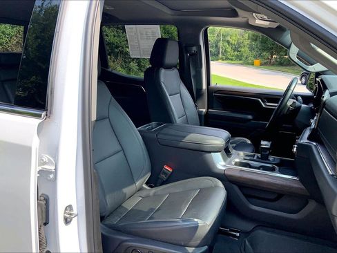 Used 2024 GMC Sierra 1500 SLT w/ SLT Premium Plus Package AWD/4WD image 7