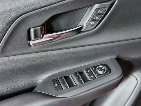 Used 2023 Toyota Prius Prime Premium FWD image 23