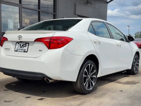 Used 2017 Toyota Corolla SE FWD image 2