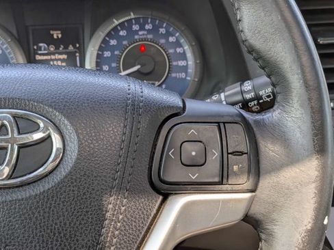 Used 2015 Toyota Sienna XLE Premium FWD image 28