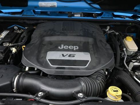 Used 2017 Jeep Wrangler Unlimited Rubicon w/ Connectivity Group image 30